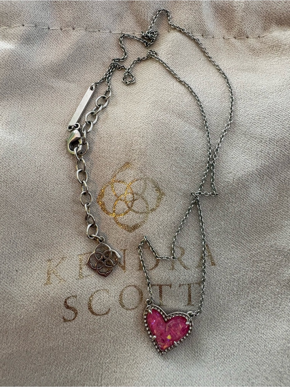 New Kendra Scott Iridescent Pink Heart Ari Necklace
